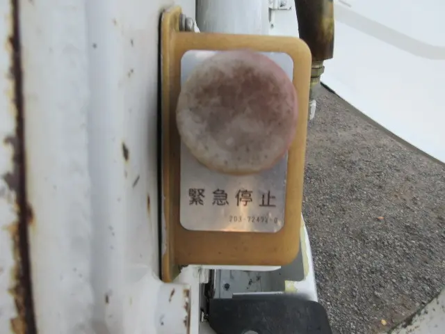 いすゞ エルフ BKG-NKR85AN(2WD)の写真38