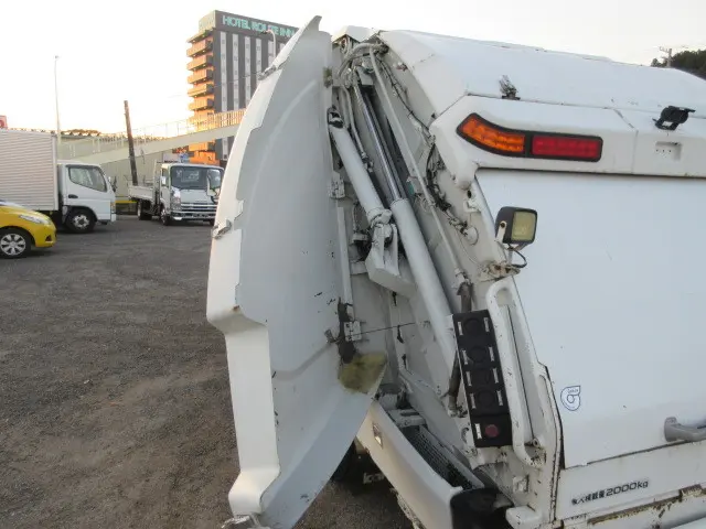 いすゞ エルフ BKG-NKR85AN(2WD)の写真39