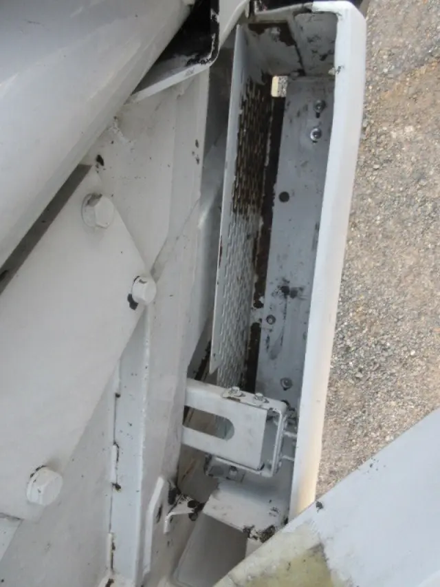 いすゞ エルフ BKG-NKR85AN(2WD)の写真40