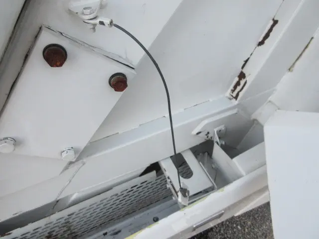 いすゞ エルフ BKG-NKR85AN(2WD)の写真42