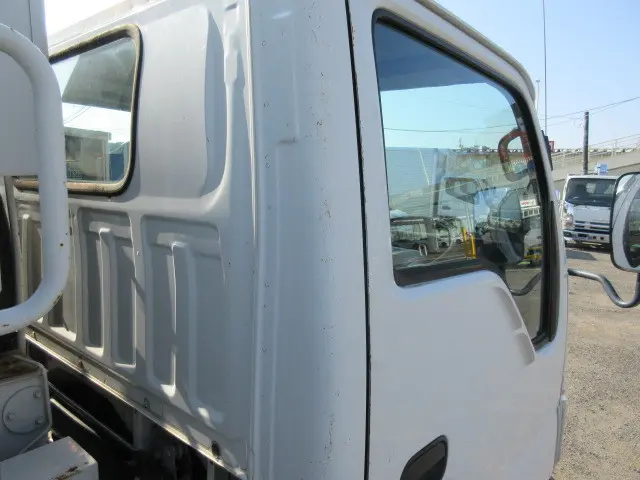 いすゞ エルフ BKG-NKR85AN(2WD)の写真49