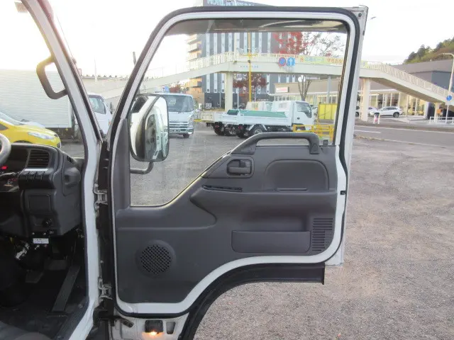 日産 アトラス KR-AKR81LAR(2WD)の写真21