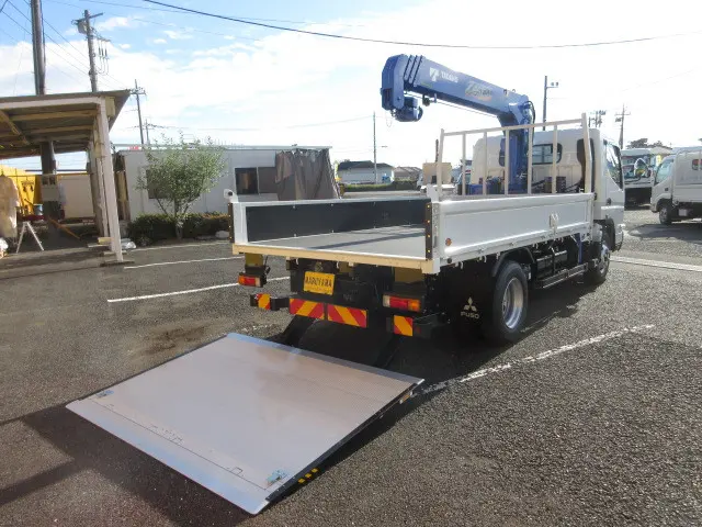 三菱 キャンター 2PG-FEB90(2WD)の写真9