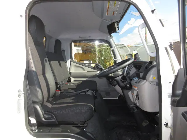 三菱 キャンター 2PG-FEB90(2WD)の写真14