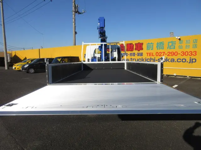 三菱 キャンター 2PG-FEB90(2WD)の写真8