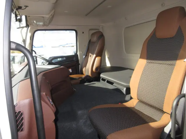 日野 プロフィア 2DG-FW1AHC(8x4)の写真16