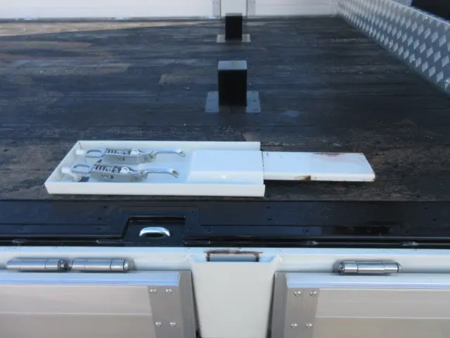 日野 プロフィア 2DG-FW1AHC(8x4)の写真38