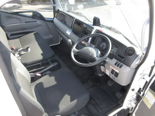 三菱 キャンター 2PG-FEB90(2WD)の写真19