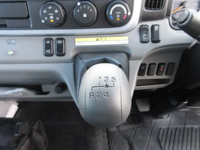 三菱 キャンター 2PG-FEB90(2WD)の写真26