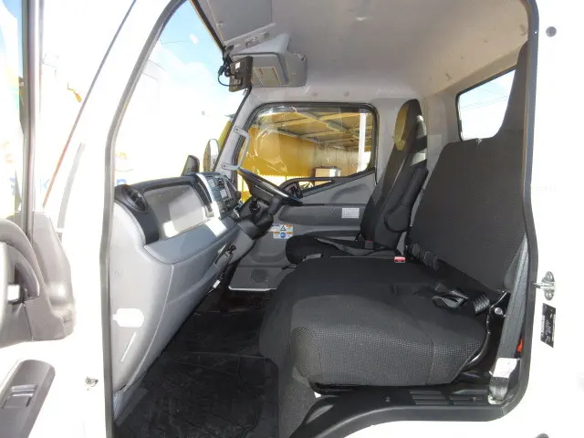 三菱 キャンター 2PG-FEB90(2WD)の写真21