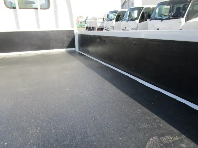 いすゞ エルフ TRG-NJR85A(2WD)の写真11