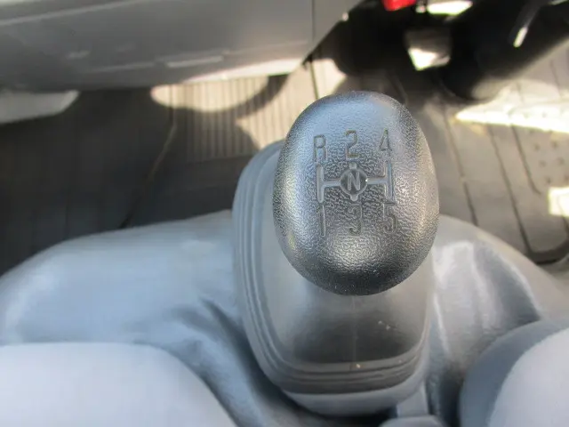 いすゞ エルフ TRG-NJR85A(2WD)の写真21