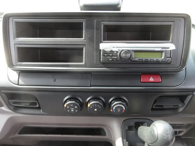 三菱 キャンター 2RG-FBA20(2WD)の写真15