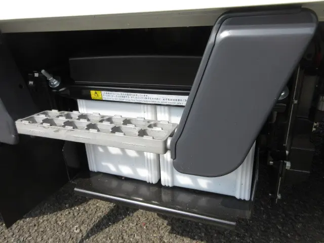 三菱 キャンター 2RG-FBA20(2WD)の写真43