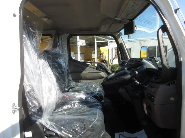 三菱 キャンター 2RG-FBA20(2WD)の写真12