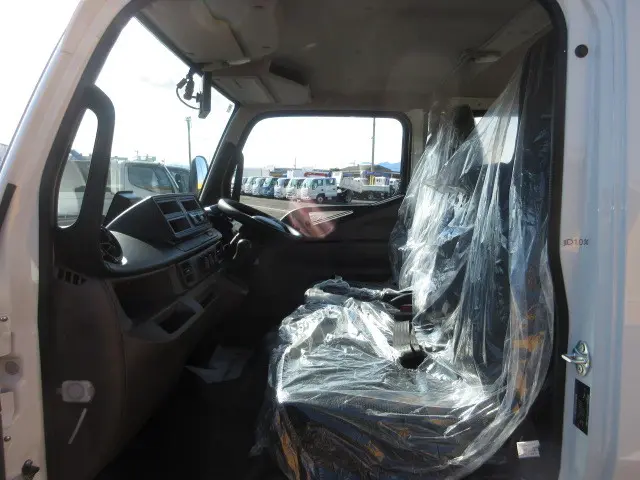 三菱 キャンター 2RG-FBA20(2WD)の写真32