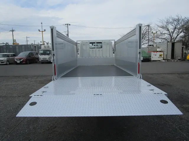 三菱 キャンター 2RG-FEAV0(2WD)の写真8