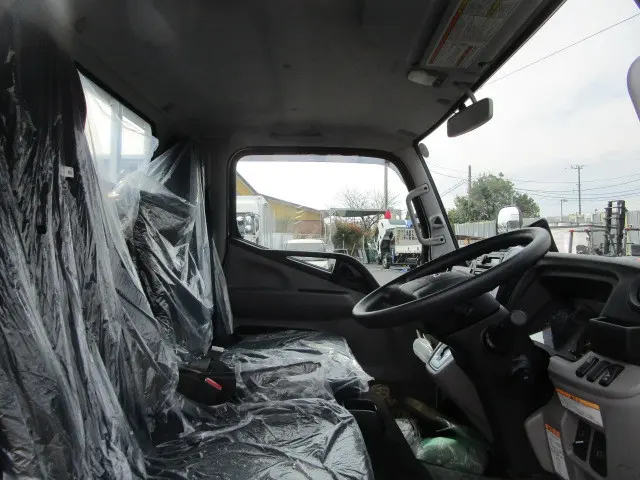 三菱 キャンター 2RG-FEAV0(2WD)の写真15