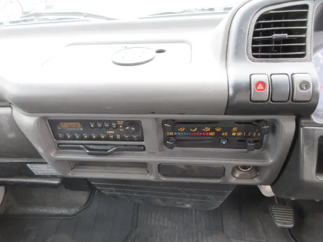 いすゞ エルフ KR-NKR81EA(2WD)の写真17