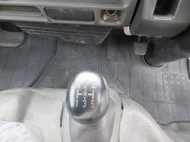 いすゞ エルフ KR-NKR81EA(2WD)の写真18