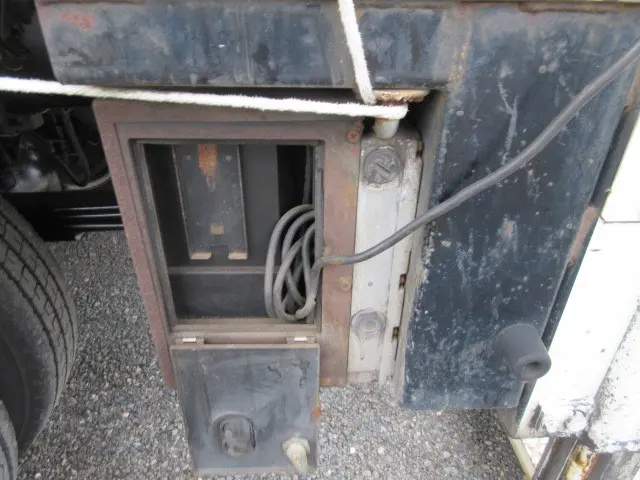 いすゞ エルフ KR-NKR81EA(2WD)の写真38