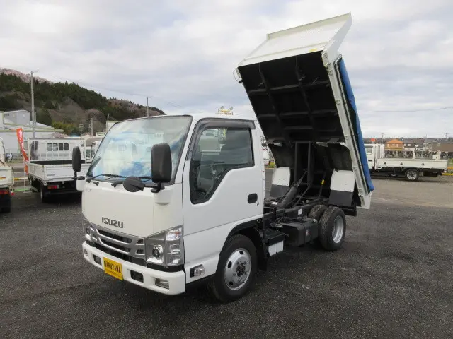 いすゞ エルフ 2PG-NKS88AD(4WD)の写真1