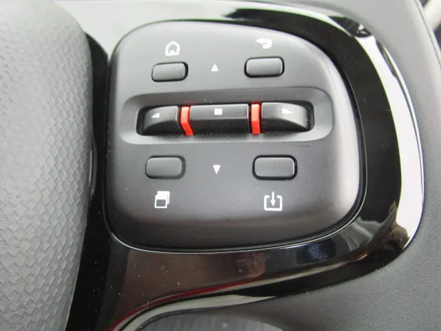 三菱 キャンター 2PG-FEB90(2WD)の写真17