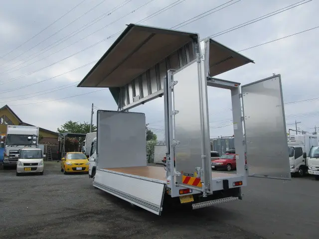 三菱 キャンター 2PG-FEB90(2WD)の写真3