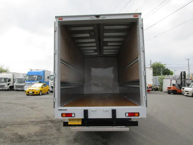 三菱 キャンター 2PG-FEB90(2WD)の写真12