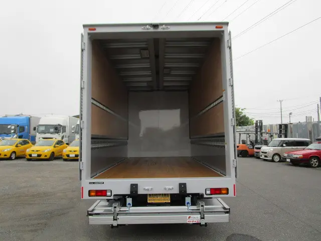 三菱 キャンター 2PG-FEB90(2WD)の写真12