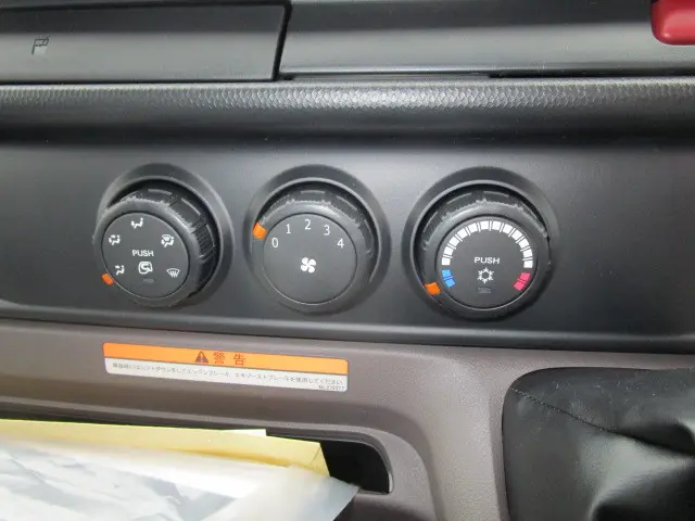 三菱 キャンター 2PG-FEB90(2WD)の写真24