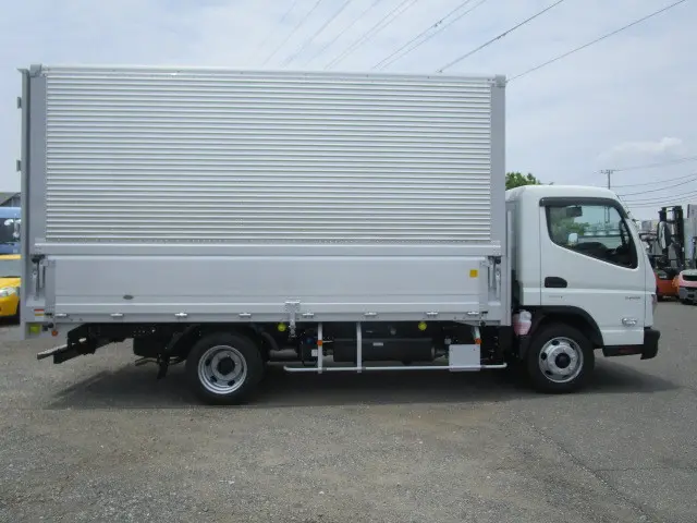 三菱 キャンター 2PG-FEB90(2WD)の写真6