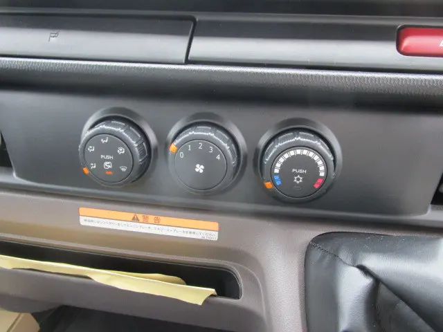 三菱 キャンター 2PG-FEB90(2WD)の写真18