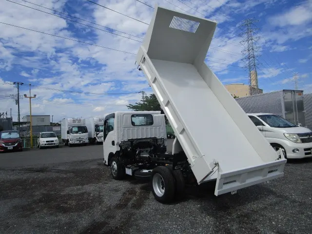 いすゞ エルフ 2RG-NJR88AT(2WD)の写真9