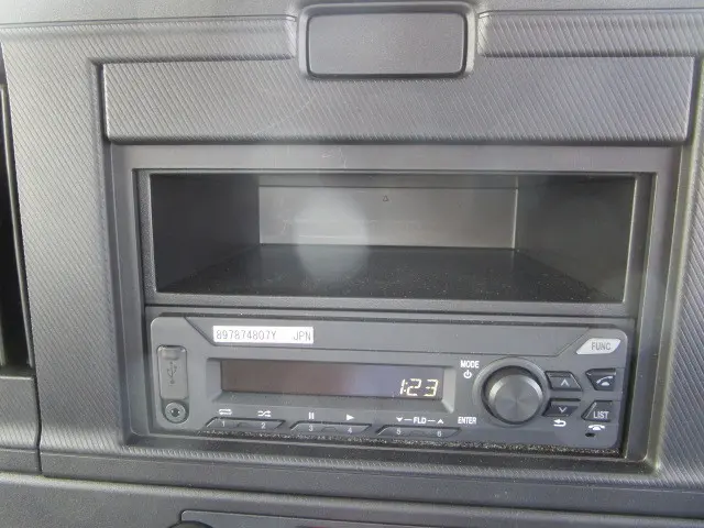 いすゞ エルフ 2RG-NJR88AT(2WD)の写真20