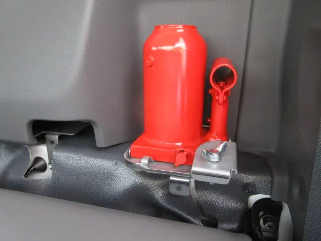 いすゞ エルフ 2RG-NJR88AT(2WD)の写真23