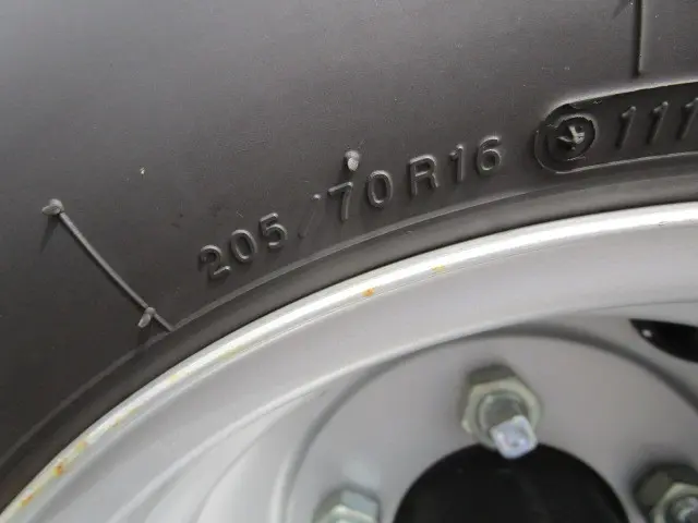 いすゞ エルフ 2RG-NJR88AT(2WD)の写真46