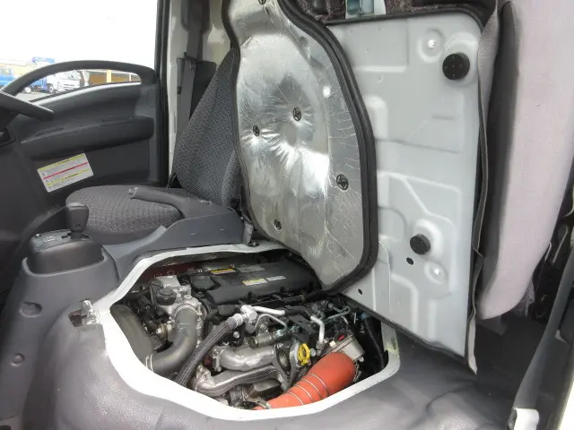 いすゞ エルフ 2RG-NMS88AN(4WD)の写真28