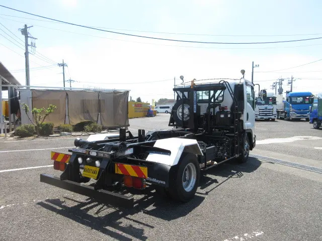 いすゞ フォワード 2RG-FRR90S2(2WD)の写真4