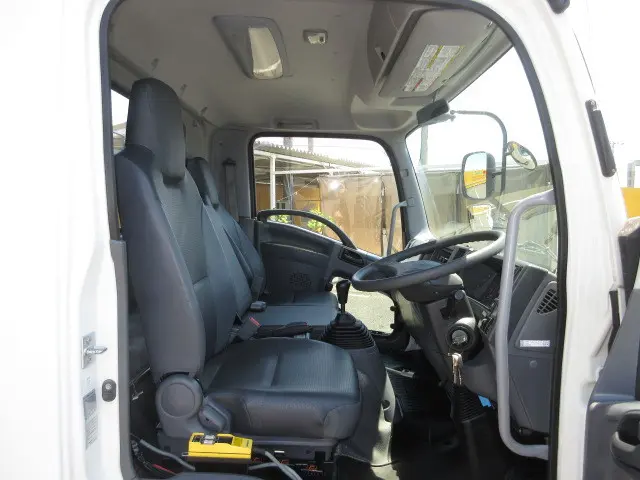 いすゞ フォワード 2RG-FRR90S2(2WD)の写真25