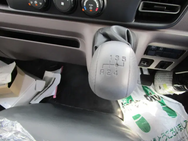 三菱 キャンター 2RG-FEAV0(2WD)の写真20