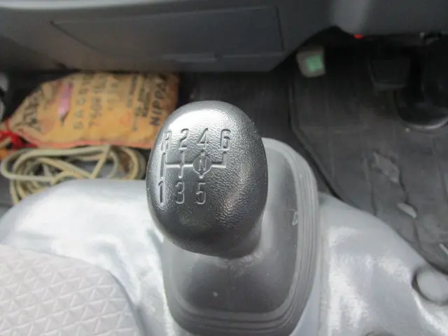 いすゞ エルフ 2RG-NKR88A(2WD)の写真18