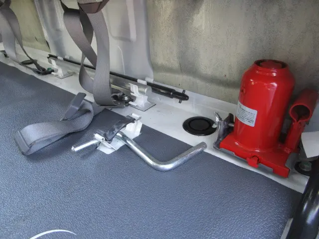 いすゞ エルフ TKG-NJR85A(2WD)の写真27