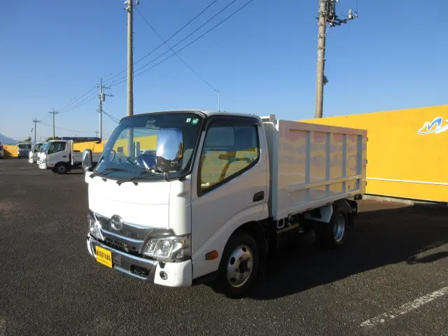 日野 デュトロ 2KG-XZU675T(4WD)の写真1
