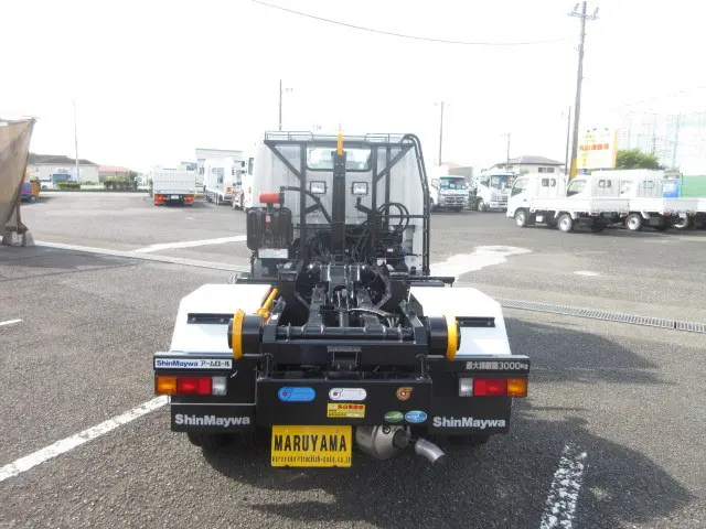 三菱 キャンター 2RG-FBAV0(2WD)の写真7