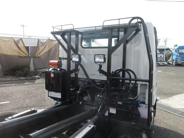 三菱 キャンター 2RG-FBAV0(2WD)の写真14