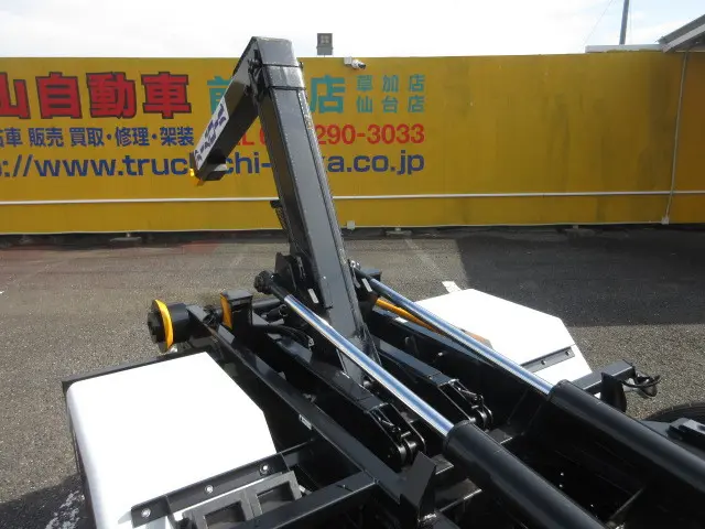 三菱 キャンター 2RG-FBAV0(2WD)の写真15