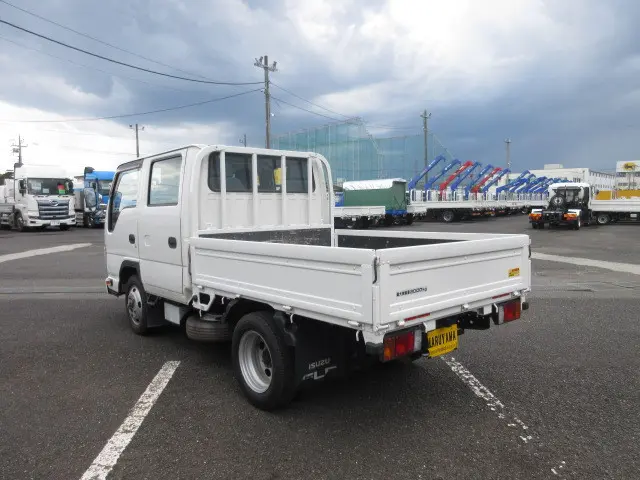 いすゞ エルフ TRG-NJS85A(4WD)の写真3