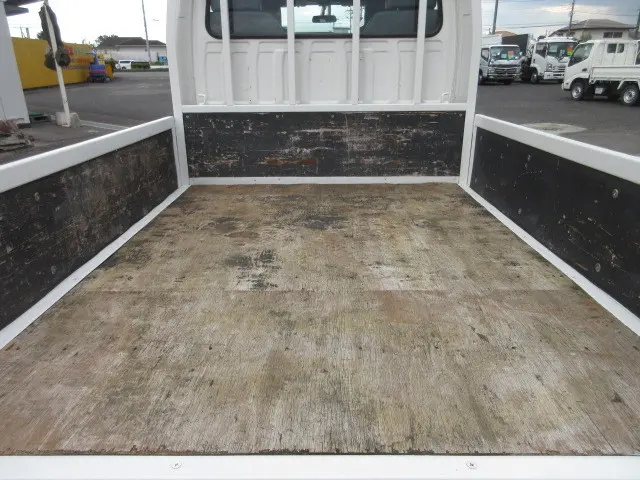 いすゞ エルフ TRG-NJS85A(4WD)の写真9