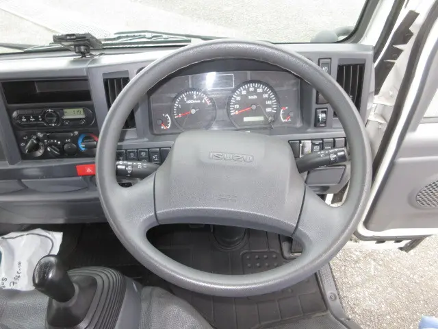 いすゞ エルフ TRG-NJS85A(4WD)の写真14